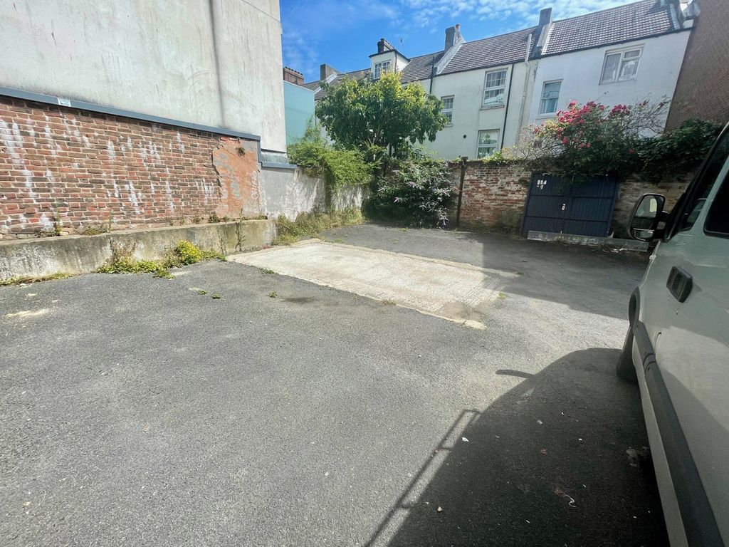 Property photo 3 of 5