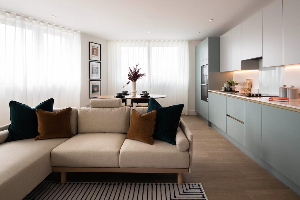 Property photo 2 of 21 Images