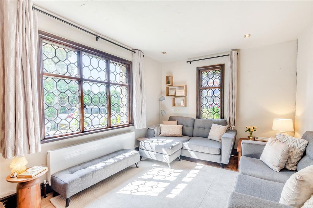 Property photo 2 of 18 8649125-Interior03.Jpg