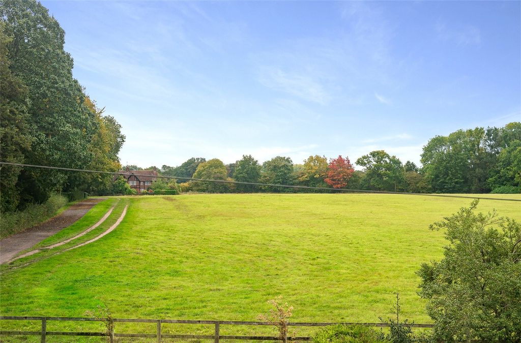 Property photo 2 of 17 Parkland View