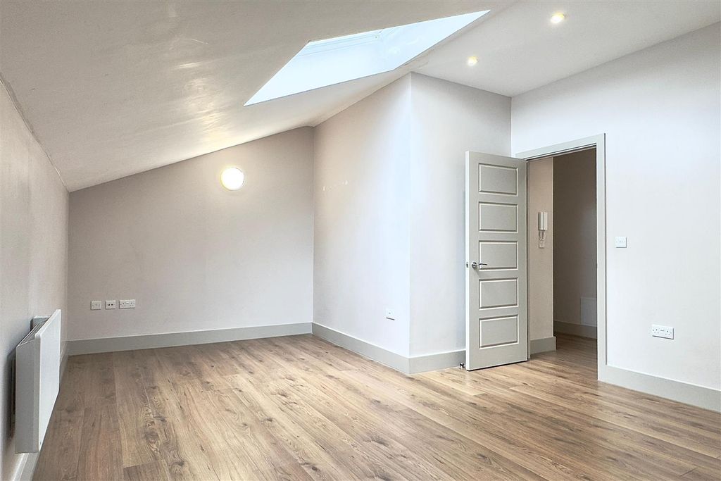 Property photo 3 of 7 Reception Room
