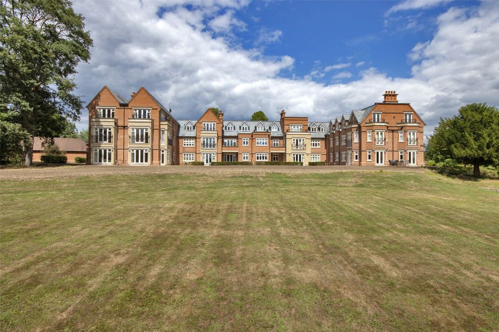 Property photo 1 of 29 Drummond Hall