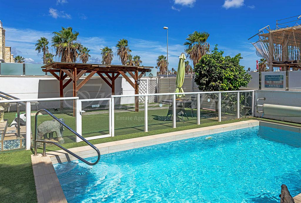 Property photo 2 of 37