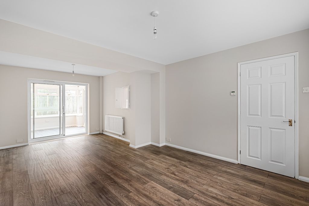 Property photo 2 of 18 2833104