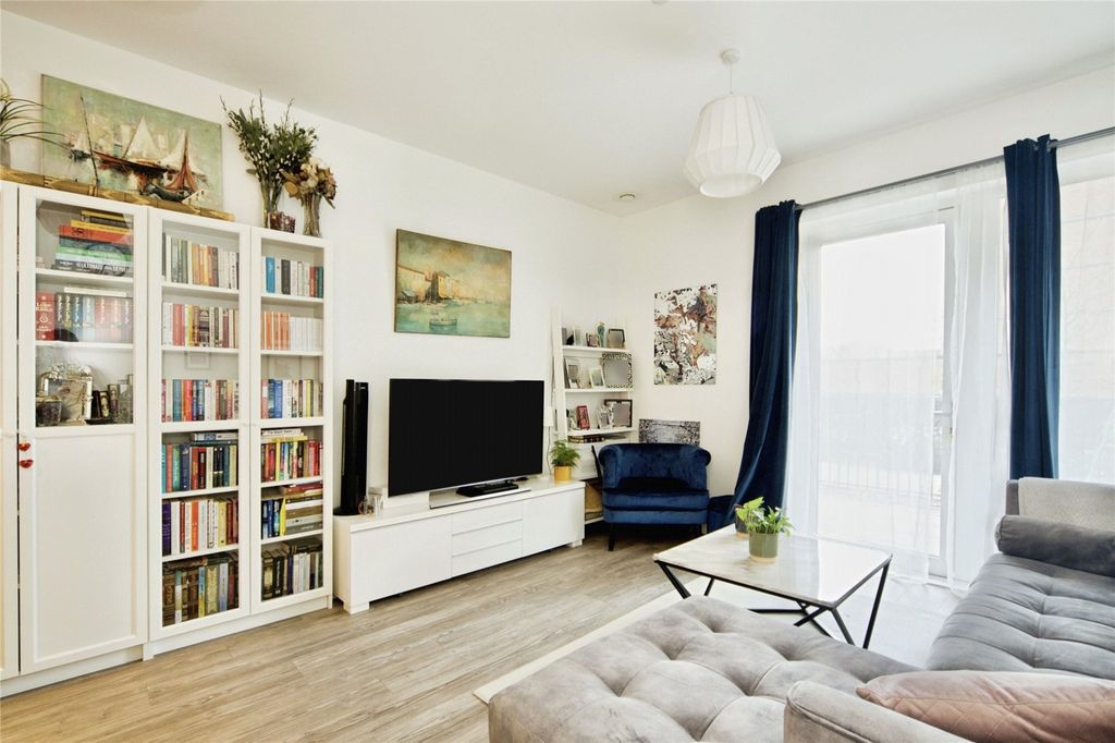 Property photo 2 of 18 Picture No. 25