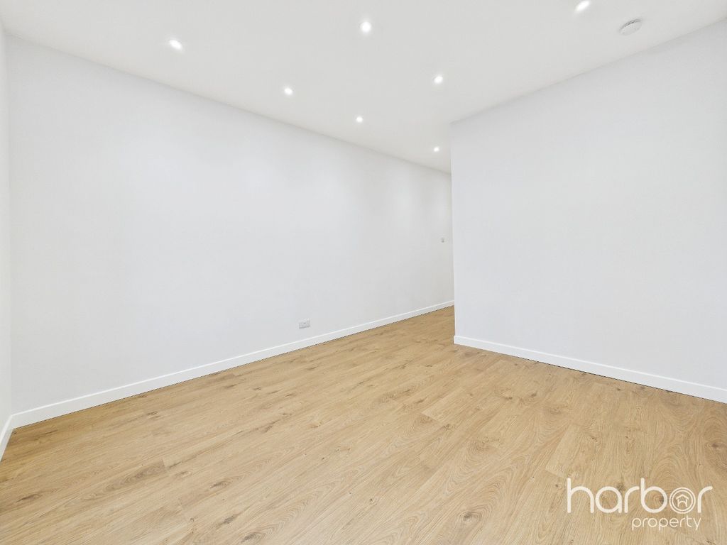 Property photo 3 of 14 4288789