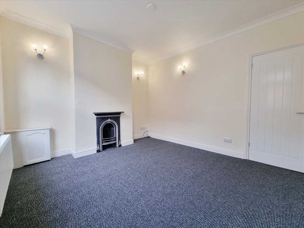 Property photo 2 of 7 Lounge: