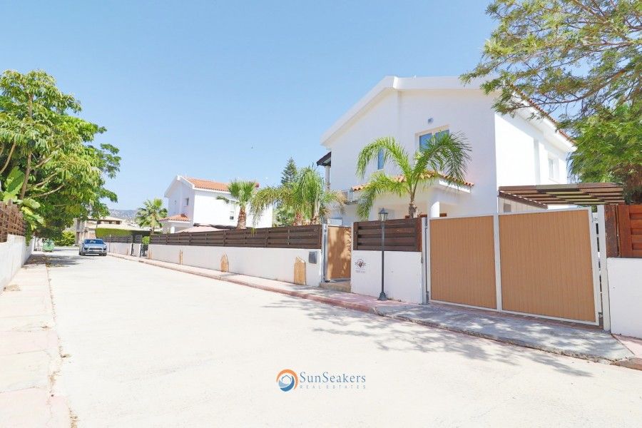 Property photo 3 of 35