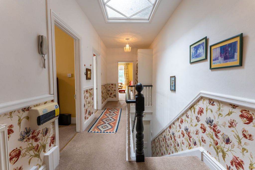 Property photo 3 of 18
