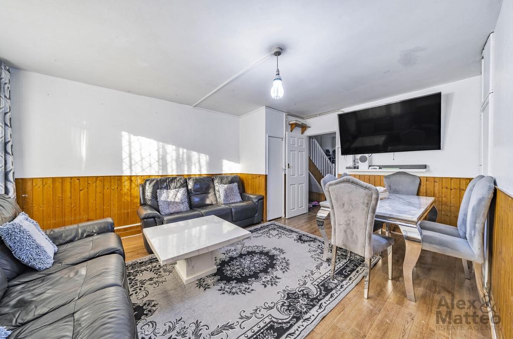 Property photo 2 of 17 Townsend House