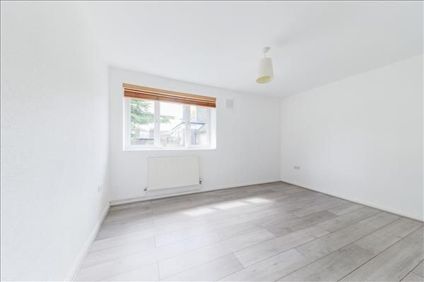 Property photo 3 of 6 Picture 3