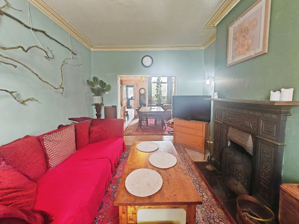Property photo 3 of 17 Living Room