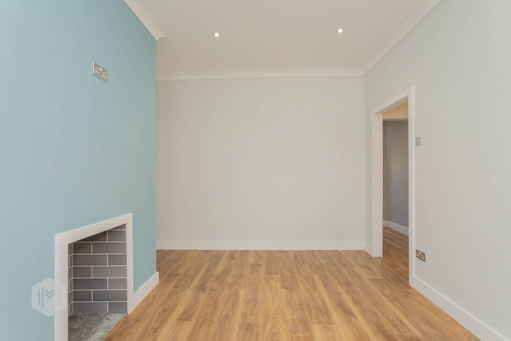 Property photo 2 of 15 Picture No. 20