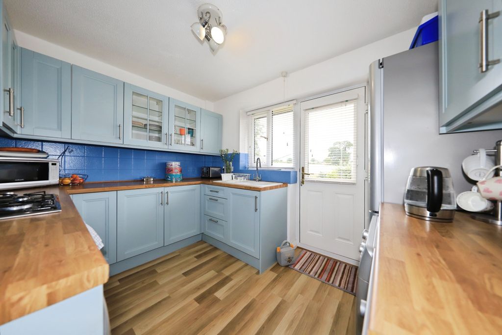 Property photo 3 of 15 Kitchen