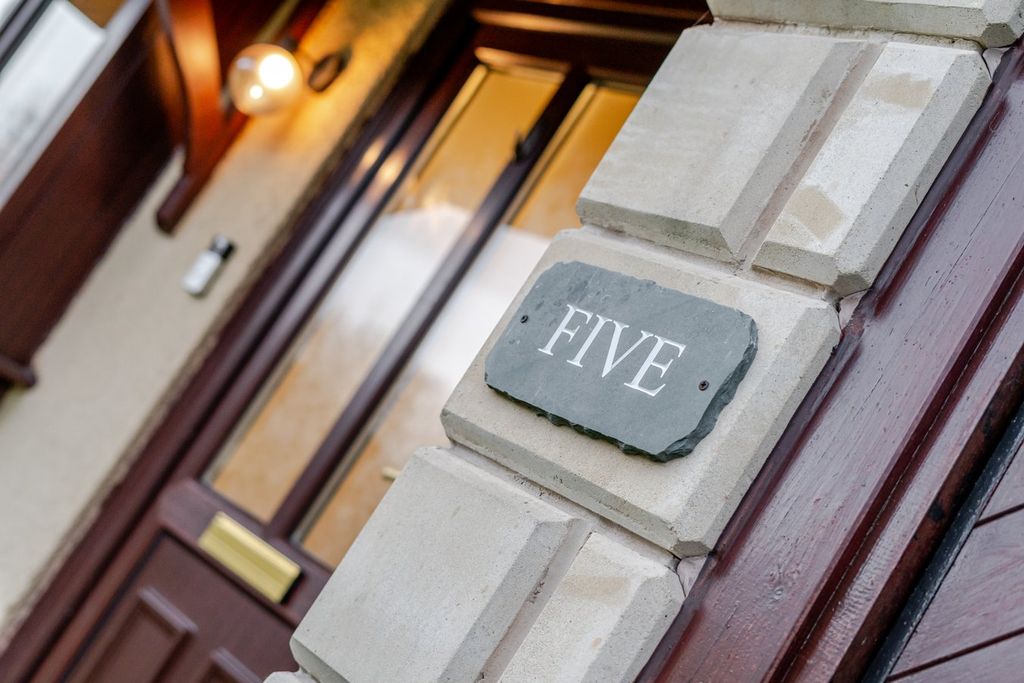 Property photo 2 of 30