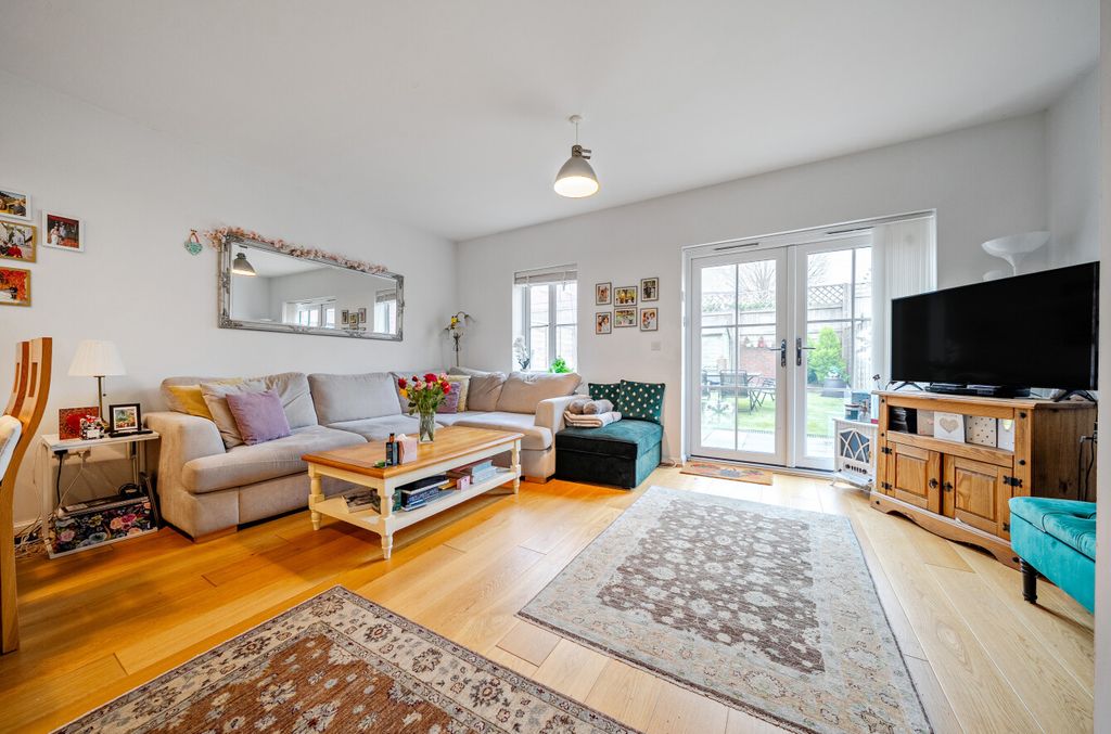 Property photo 2 of 12 1424675-16-69Ae9F...