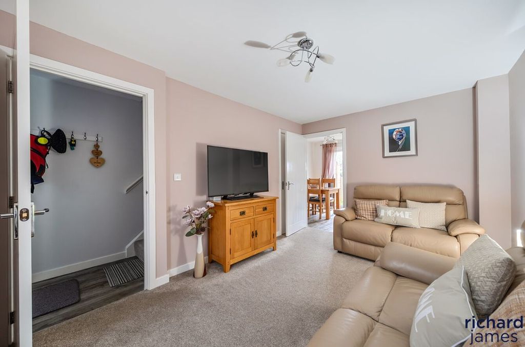 Property photo 2 of 11 0A5B26F0d1F34Bbdb0B5Fa9130775Aa0