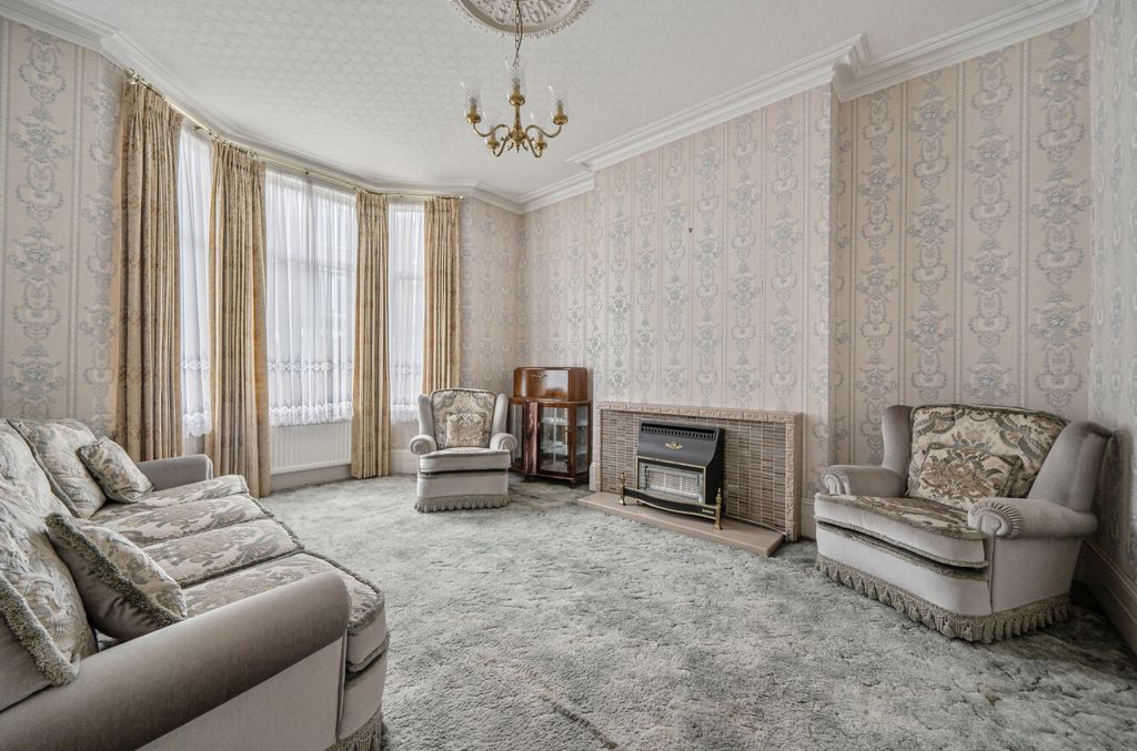 Property photo 2 of 15 1389239-10-69442F...