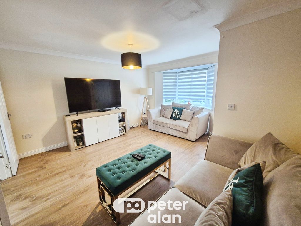 Property photo 3 of 18 Image