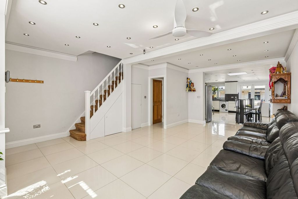 Property photo 3 of 20
