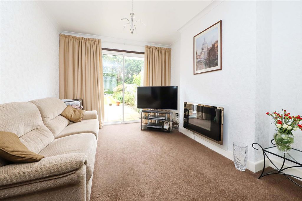 Property photo 2 of 11 Living Room