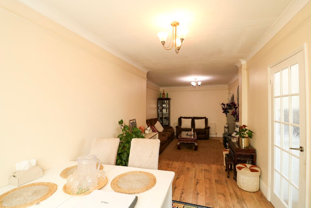 Property photo 3 of 21 Living/Dining Room