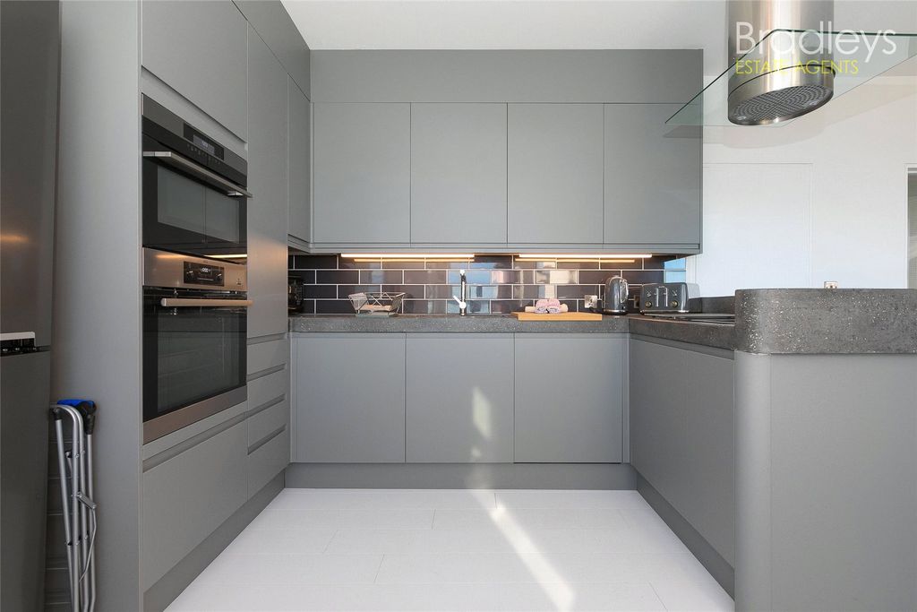 Property photo 3 of 13 Picture No. 04