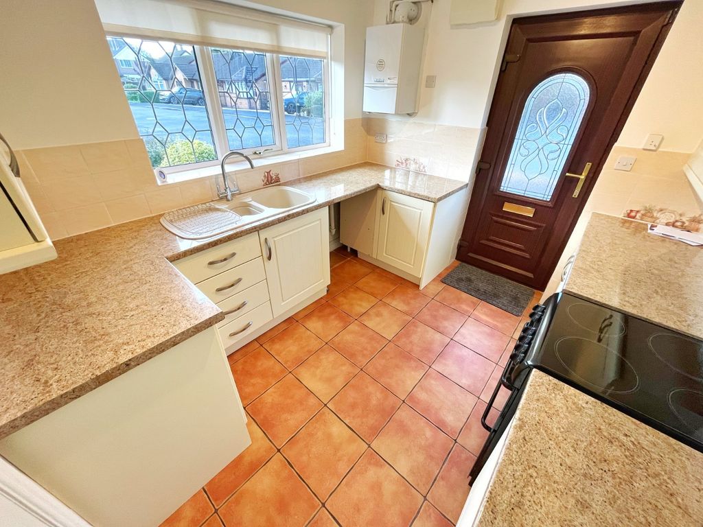 Property photo 2 of 10 Kitchen