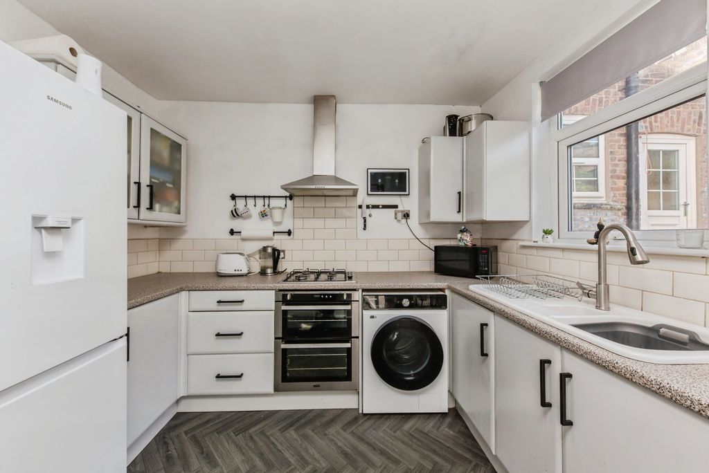 Property photo 3 of 17 Pbox-Img.Jpg