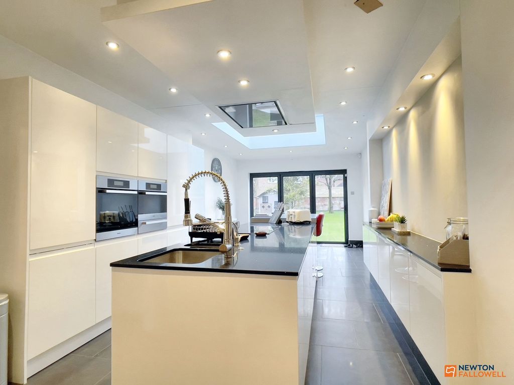 Property photo 2 of 35
