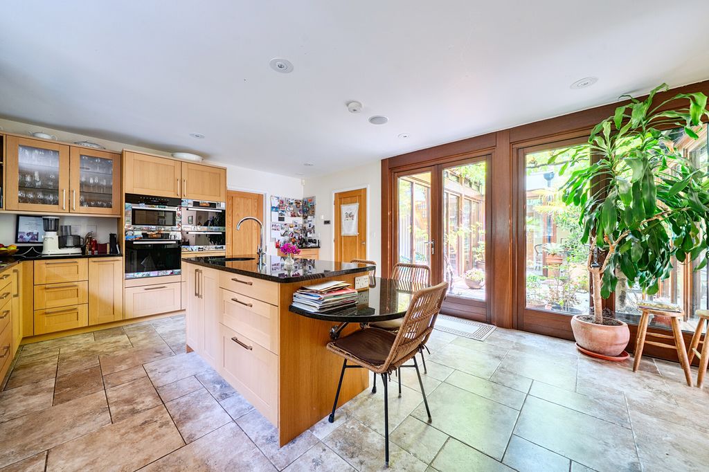 Property photo 3 of 17