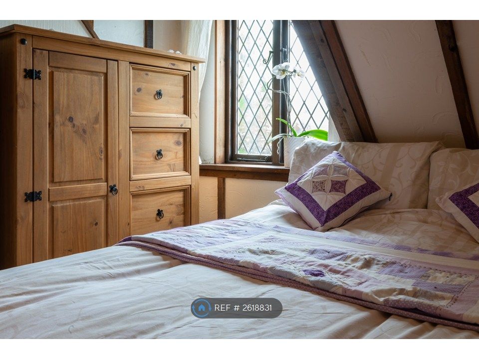 Property photo 3 of 14 Double Bedroom