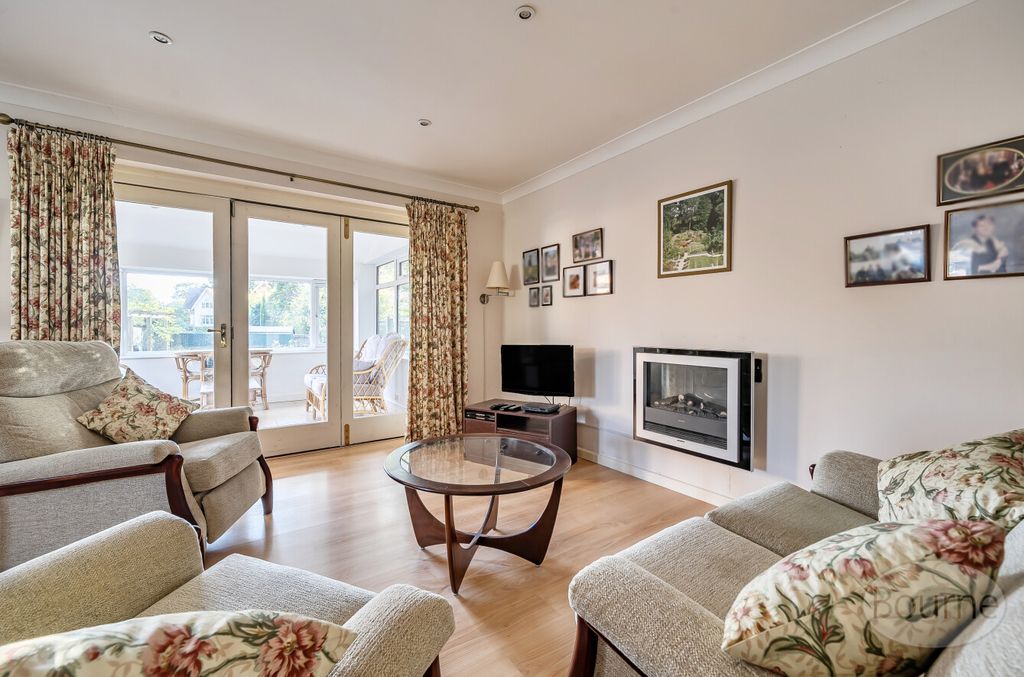 Property photo 2 of 24 E867B257-2Ca9-437...