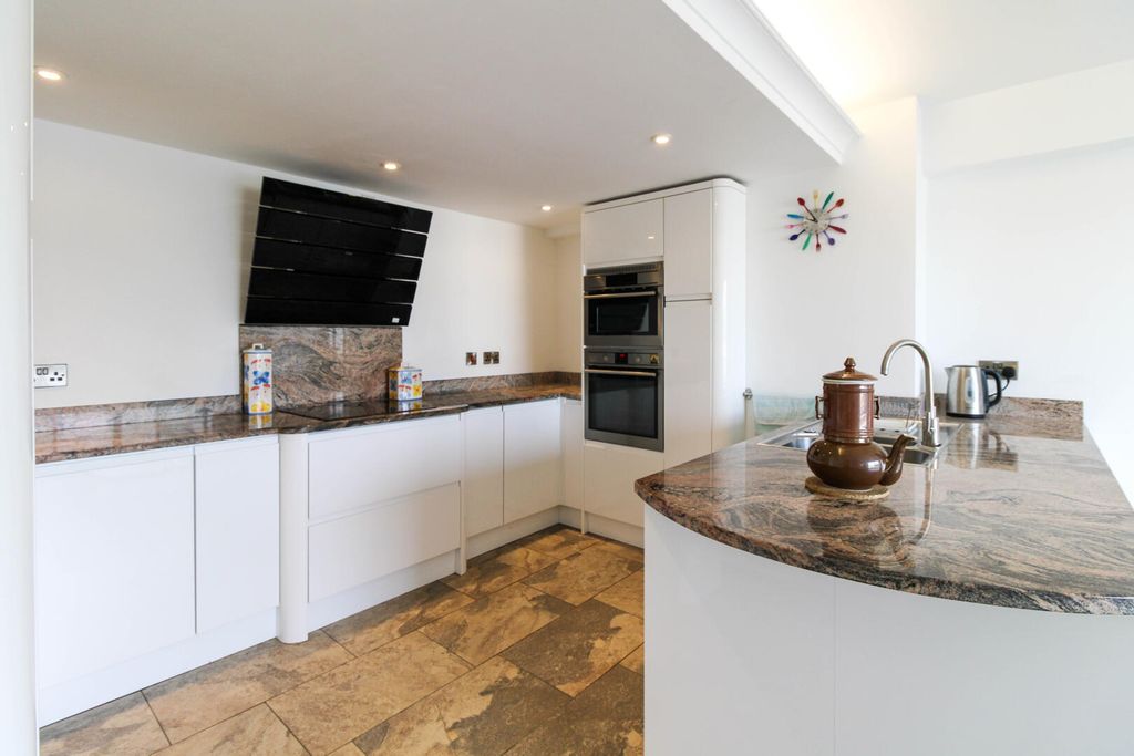 Property photo 2 of 16 Kitchen