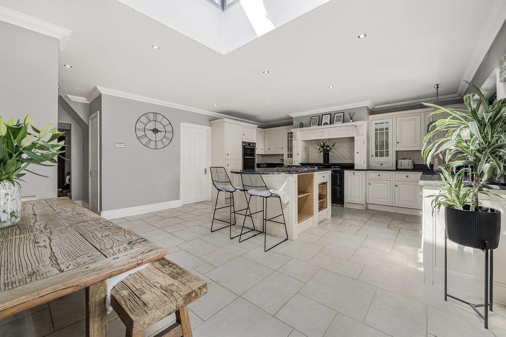 Property photo 2 of 49