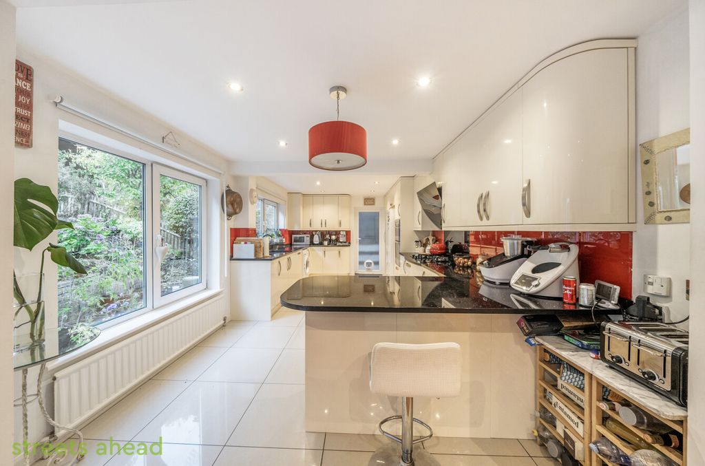Property photo 2 of 21 12A82901-4Fd0-49c...