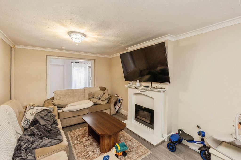 Property photo 3 of 19 Pbox-Img.Jpg