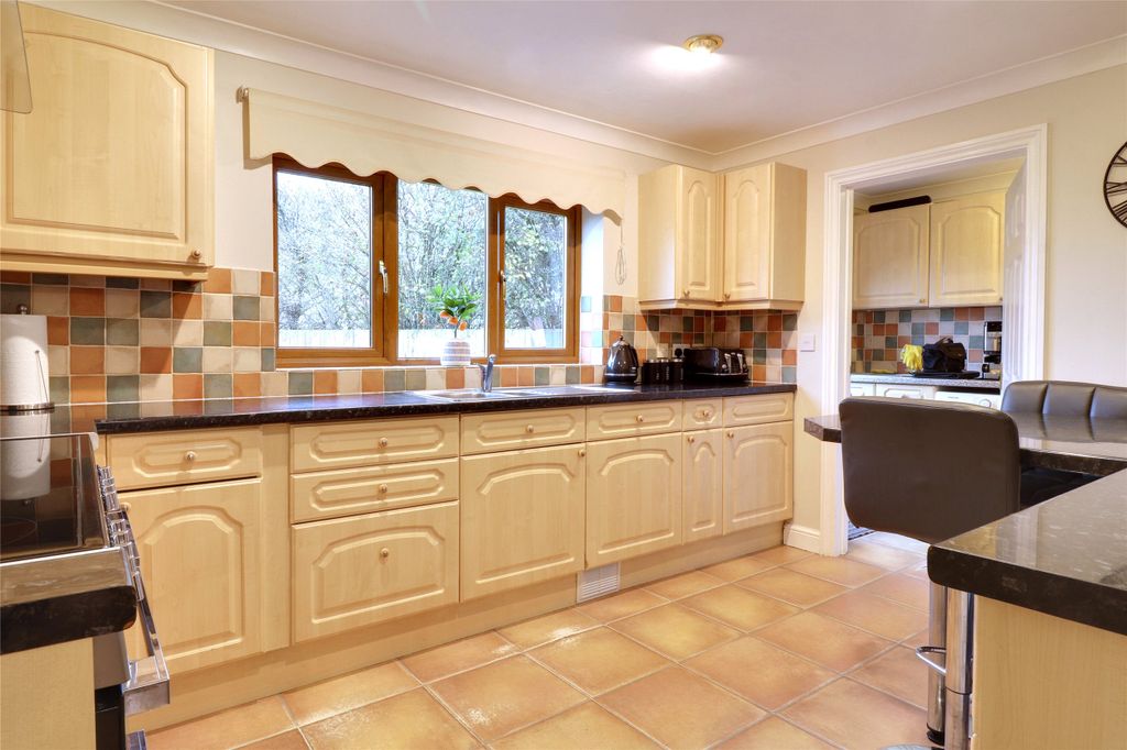 Property photo 2 of 17 Picture No. 21