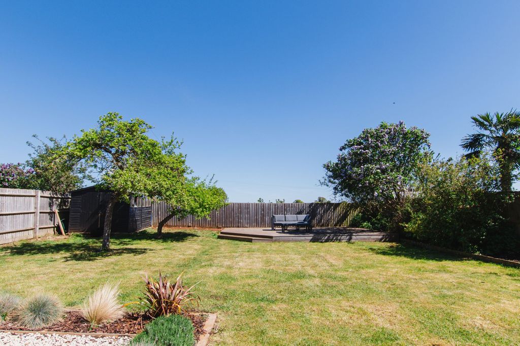 Property photo 2 of 27