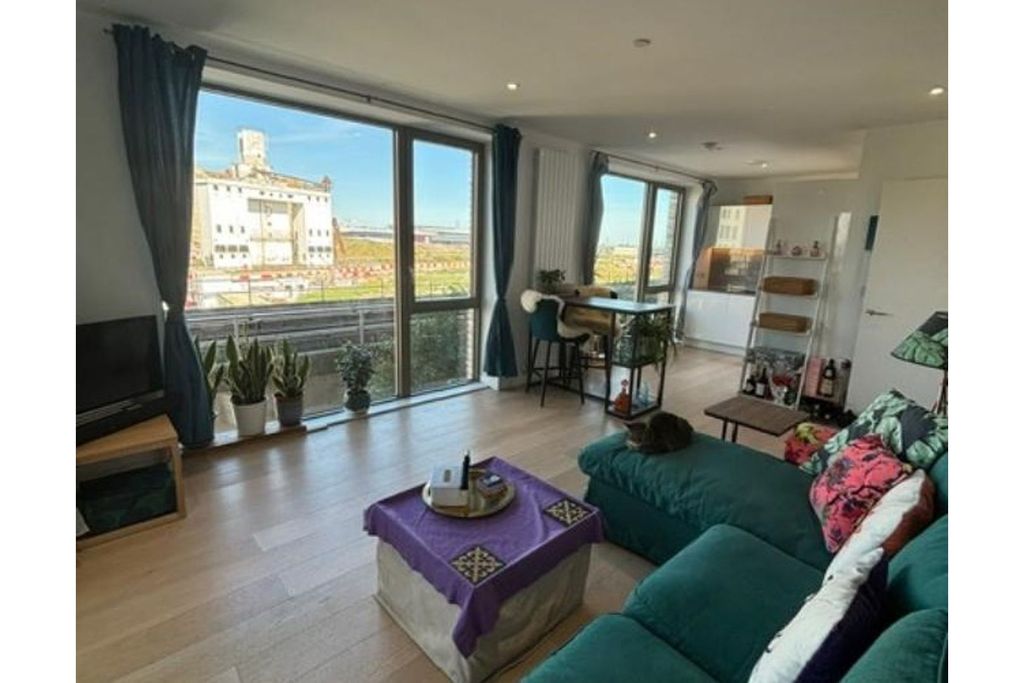 Property photo 1 of 27 Lounge
