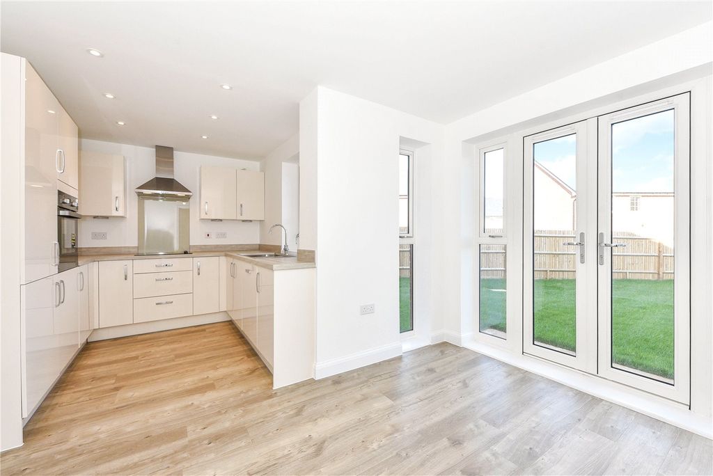 Property photo 3 of 11 Kitchen Dining Room