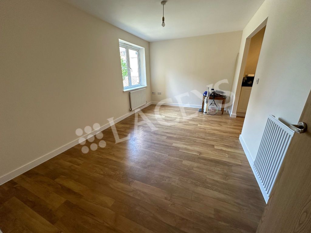 Property photo 3 of 6 Living Room