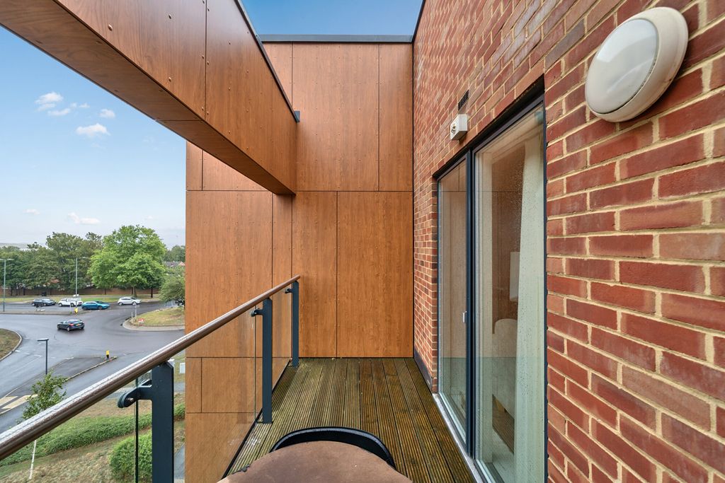 Property photo 1 of 19 Balcony