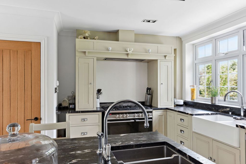 Property photo 3 of 28