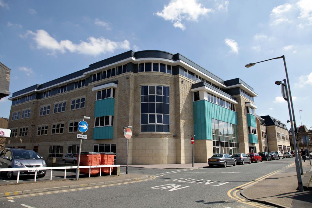 Property photo 2 of 31