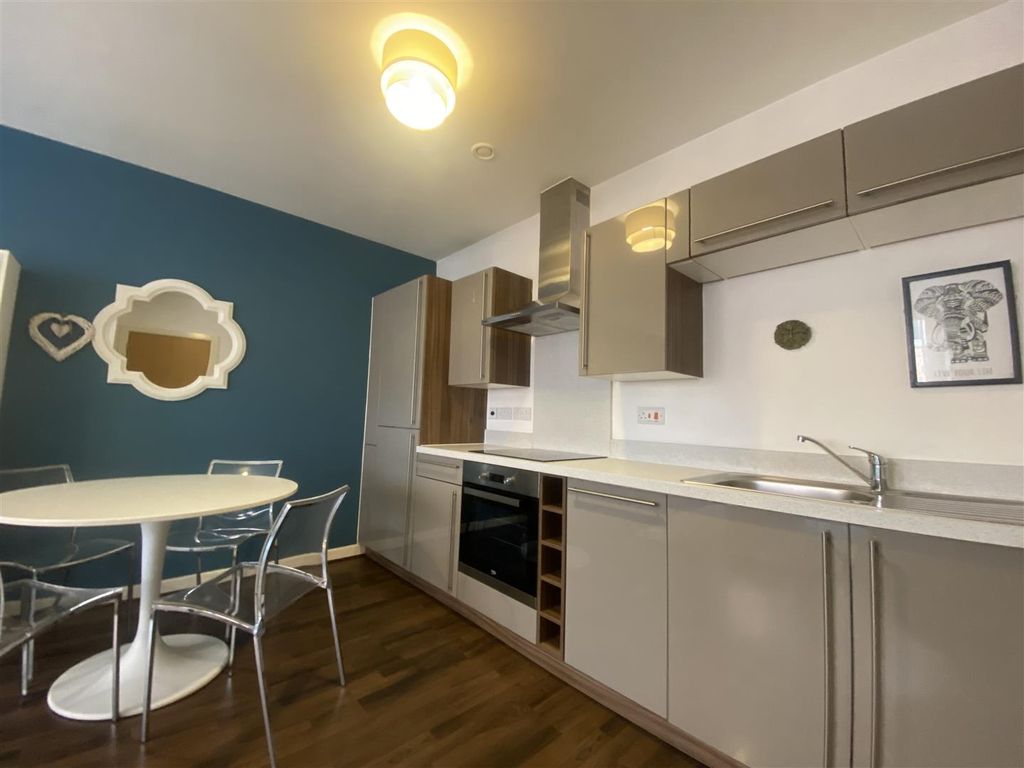 Property photo 3 of 7 Kitchen