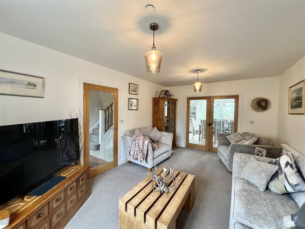 Property photo 2 of 24 Lounge