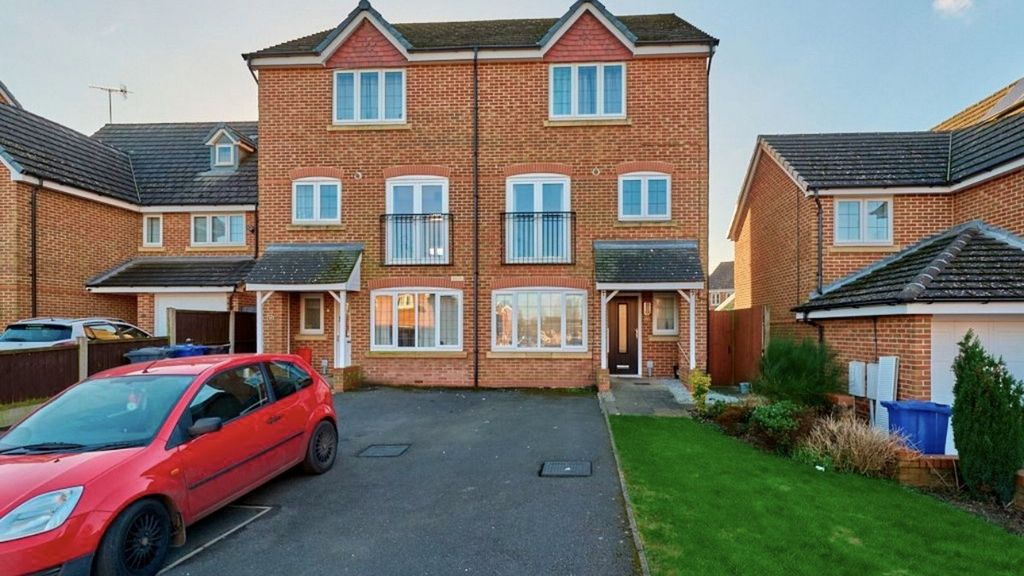 Property photo 1 of 17