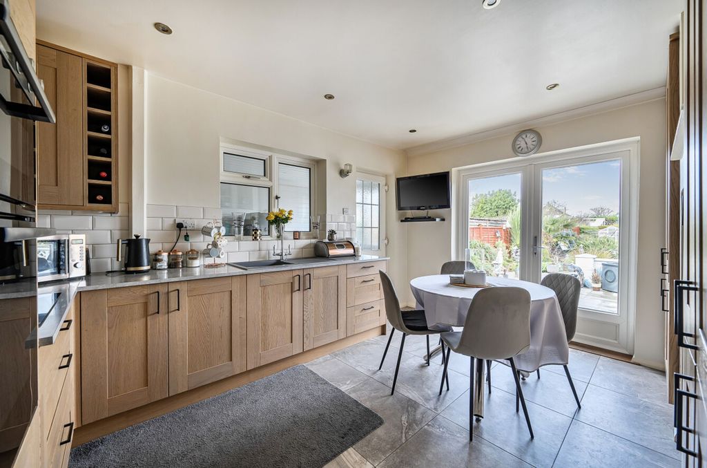 Property photo 3 of 22