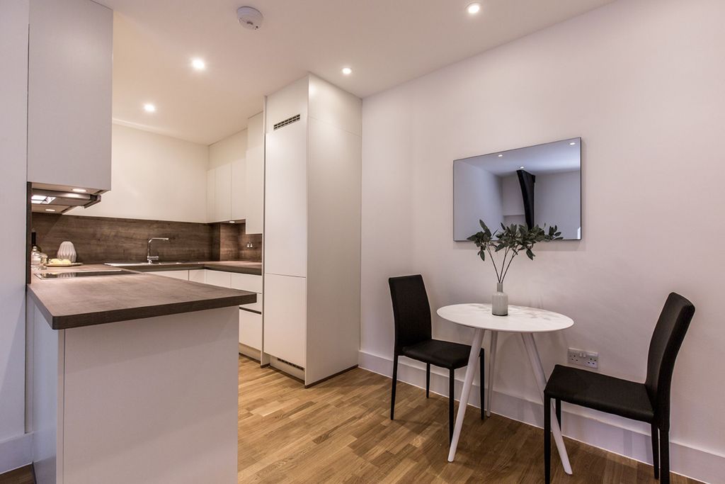 Property photo 3 of 10 Lounge